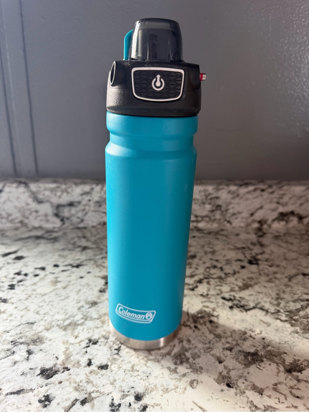 Coleman FreeFlow Autoseal Stainless Steel Water Bottle in Caribbean Sea color.